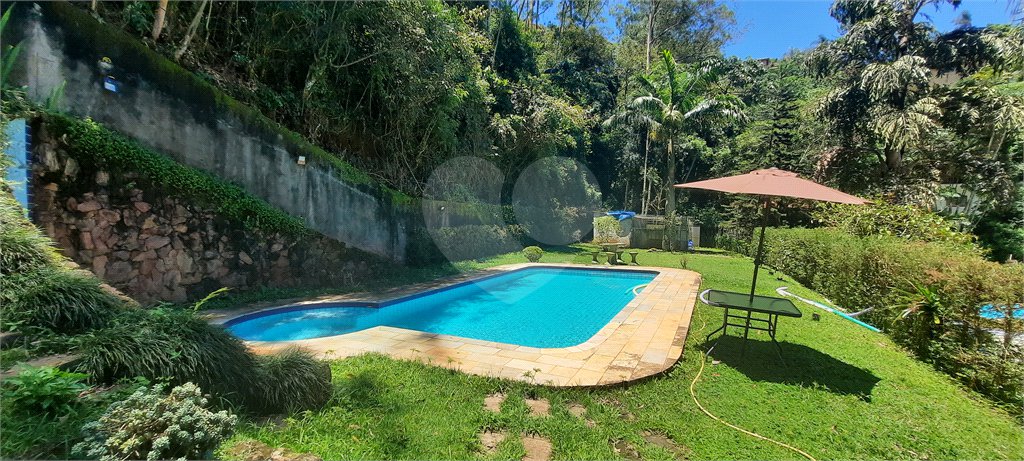 Casa à venda com 4 quartos, sendo 1 suíte, no condomínio Parque Imperial da Cantareira, Mairiporã - SP