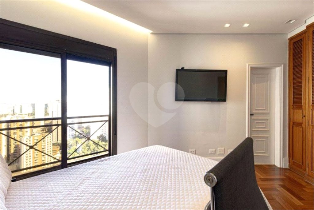 Apartamento à venda com 3 suítes em Jardim Parque Morumbi, São Paulo, SP