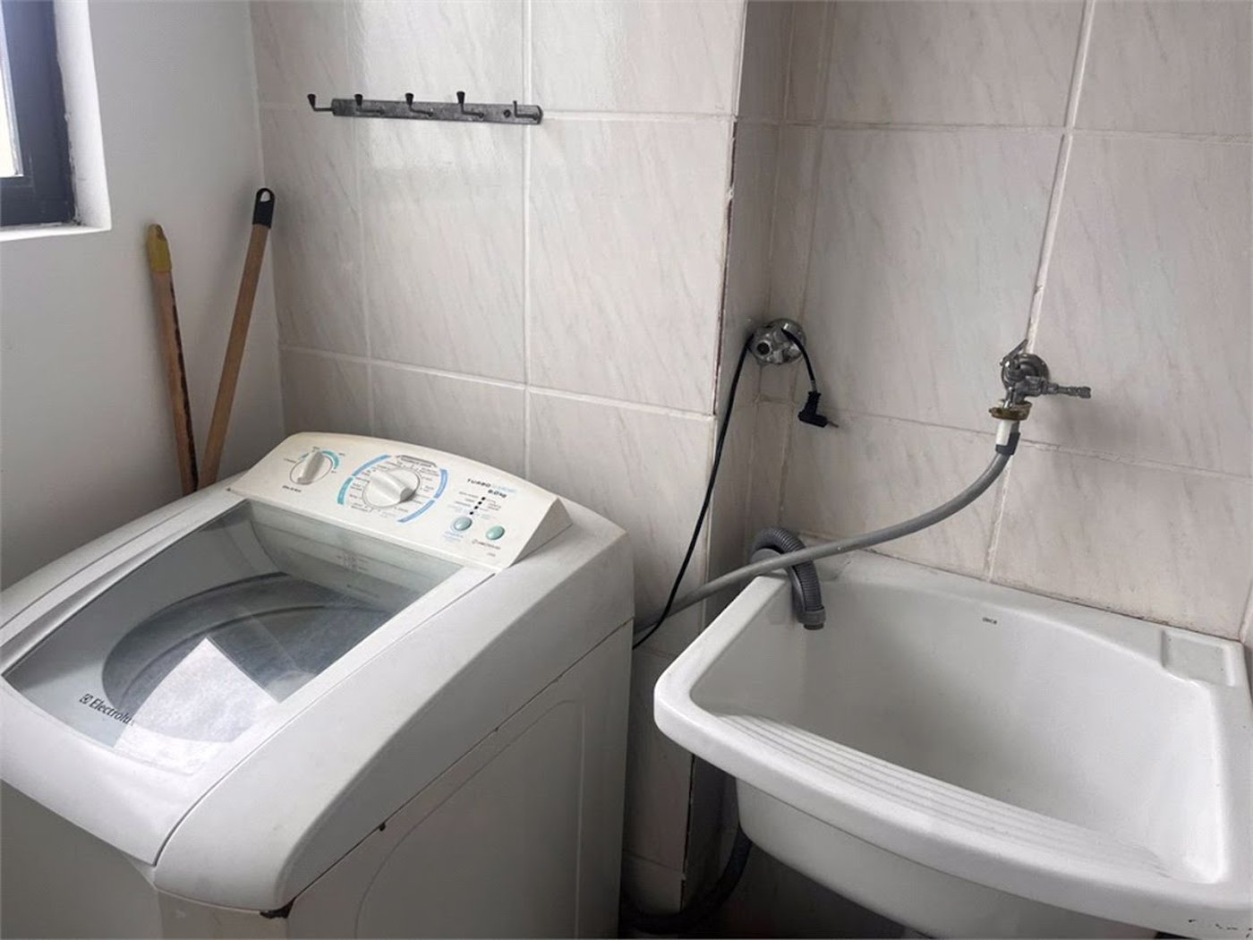 Apartamento Reformado com 1 Dormitório à Venda na Enseada – Guarujá