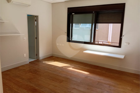 Casa de Vila à venda com 4 suítes em Granja Julieta, São Paulo, SP
