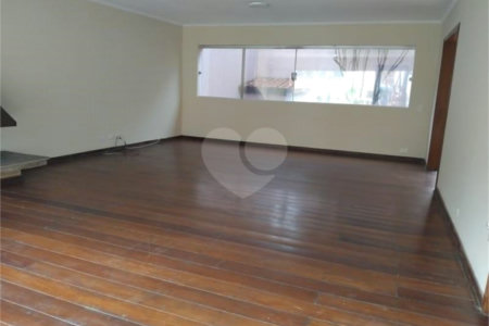 Sobrado à venda com 3 quartos, sendo 1 suíte,  em Jardim Pinheiros, São Paulo, SP
