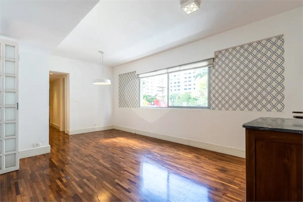 Apartamento para venda em Moema com 2 quartos, sendo 2 suítes, 70m²