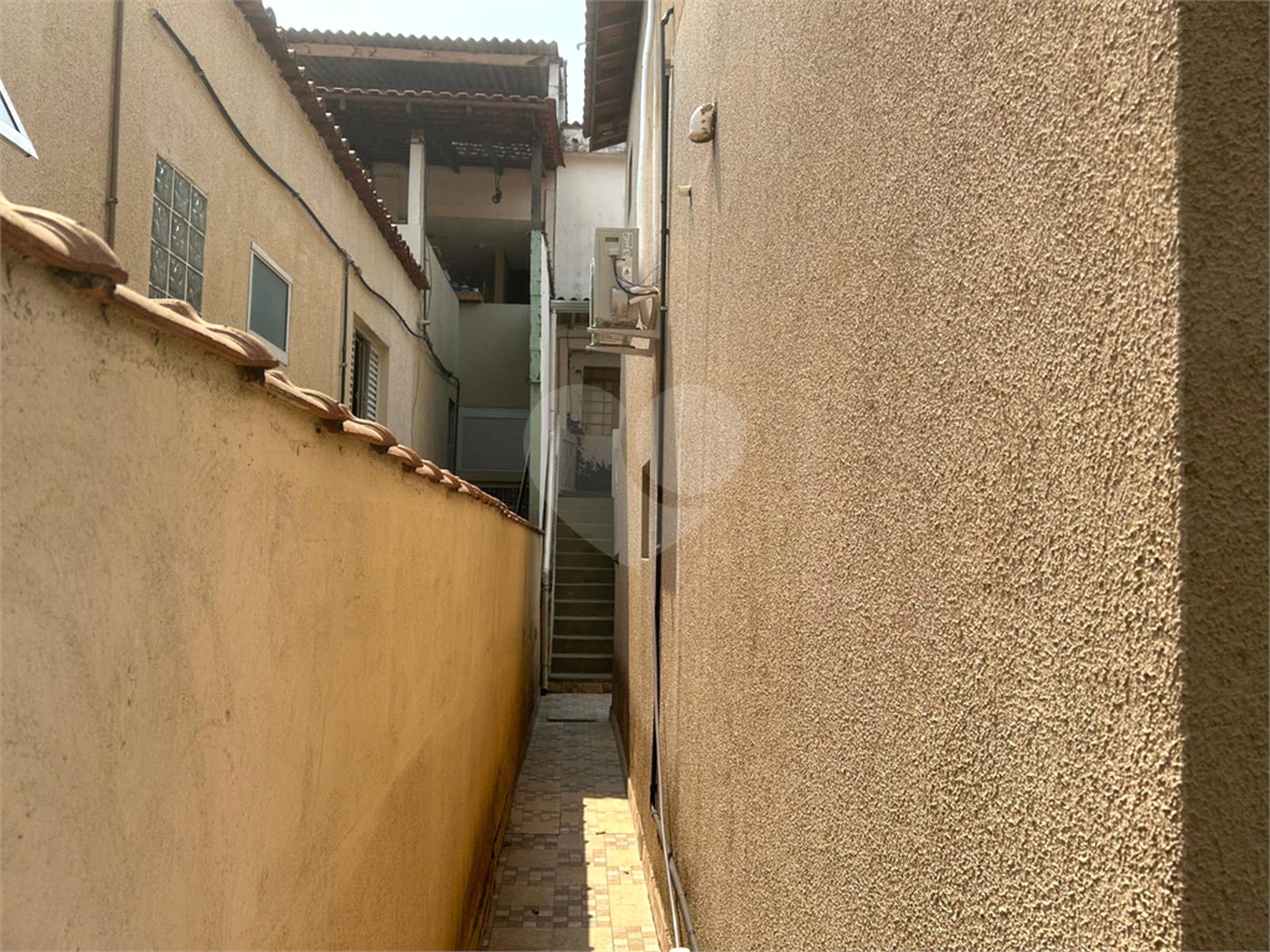 Sobrado à venda com 6 quartos, sendo 1 suíte,  em Vila do Encontro, São Paulo, SP