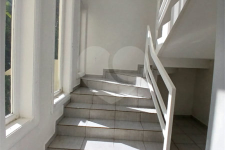 Casa à venda com 4 quartos, sendo 2 suítes, no condomínio Flamboyant, Atibaia - SP