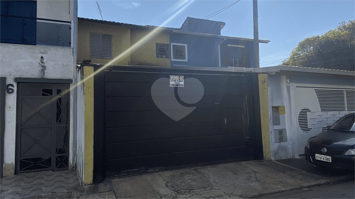 Sobrado à venda com 4 quartos, sendo 1 suíte, em Conjunto Habitacional Itapetininga F3, Itapetininga, SP