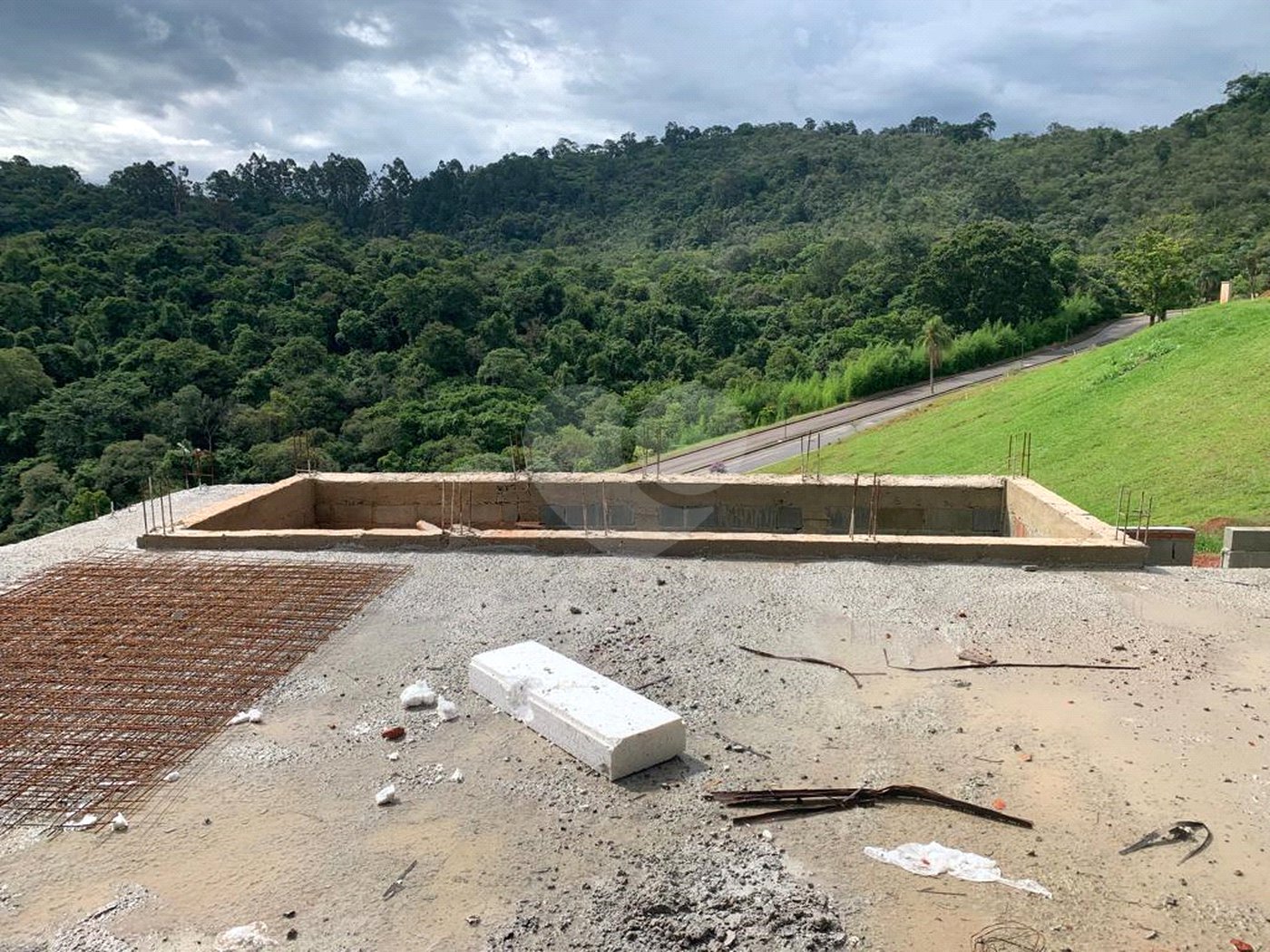 Terreno à venda com 4 quartos, sendo 5 suítes,  no condomínio Quintas da Boa Vista, Atibaia - SP