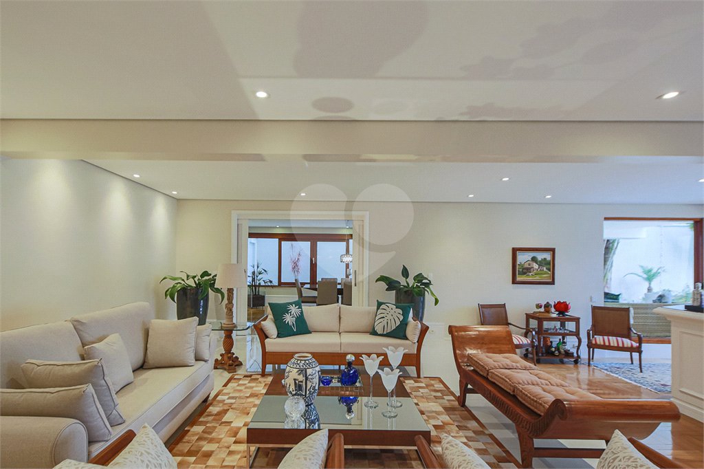 Casa à venda com 6 suítes em Jardim Cordeiro, São Paulo, SP