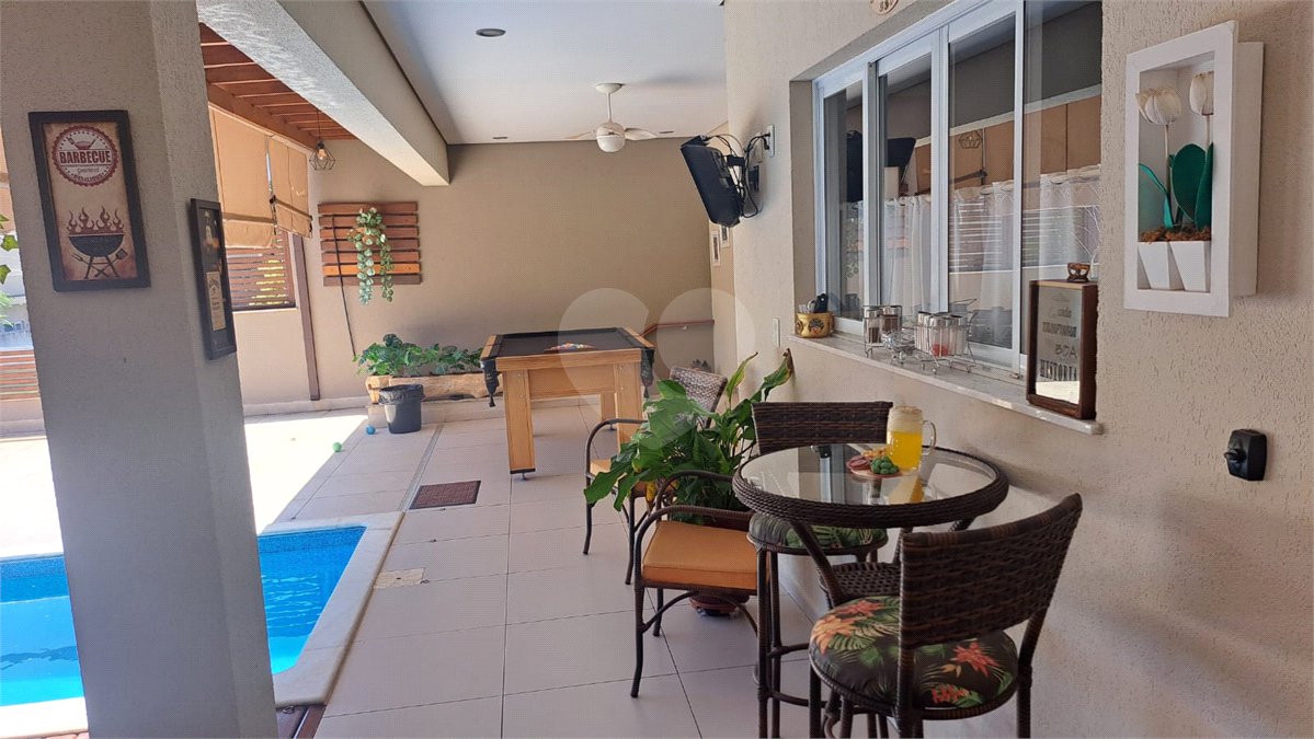 Casa à venda com 4 quartos, sendo 3 suítes,  no condomínio Res. Luzern, Campinas - SP