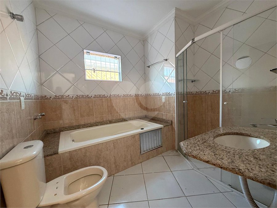 Sobrado à venda com 3 quartos, sendo 1 suíte,  em Parque Vitória, São Paulo, SP