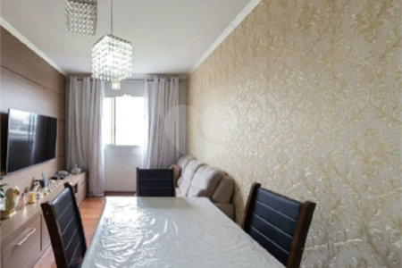 Apartamento na Mooca de 2 dormitórios, sala cozinha e banheiro, com portaria, academia e portaria.