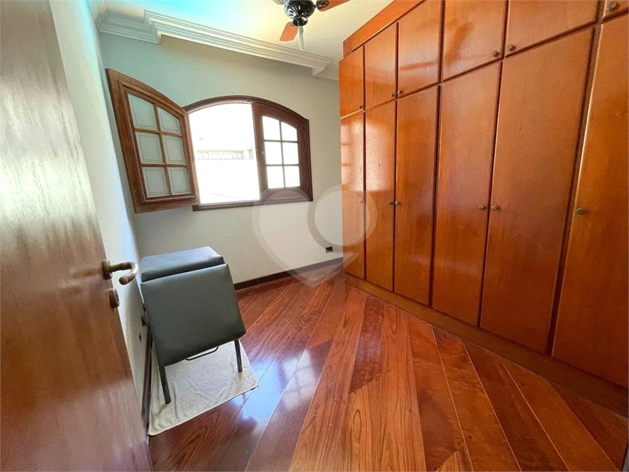 Casa à venda com 6 quartos, sendo 1 suíte, no condomínio Granja Olga I, Sorocaba - SP