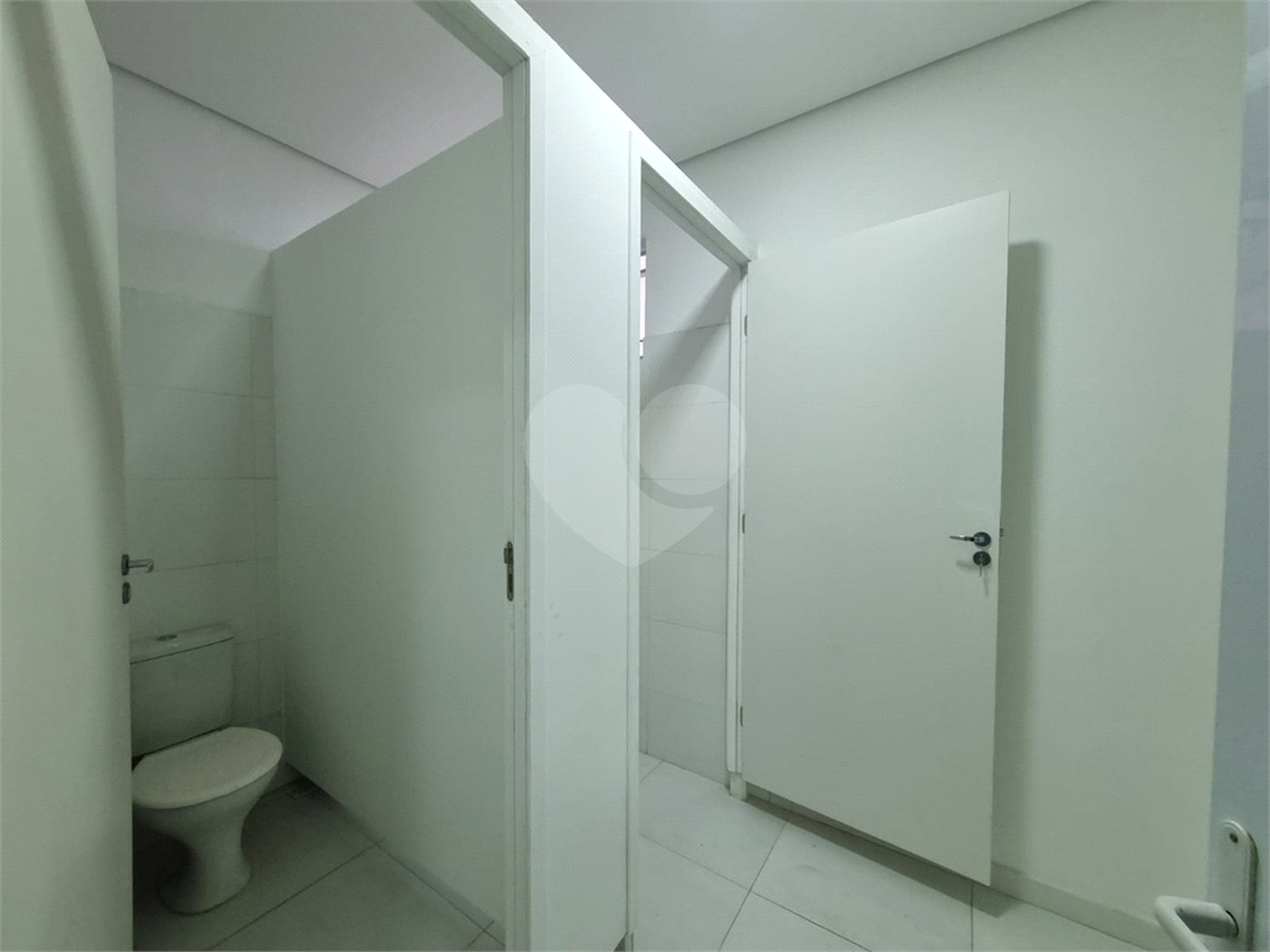 Casa à venda com 3 quartos, sendo 1 suíte, no condomínio Residencial Américo Figueiredo, Sorocaba - SP
