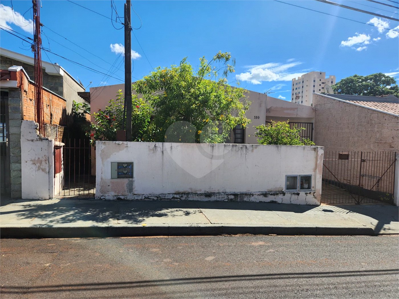 Casa à venda com 3 quartos em Vila Suconasa, Araraquara, SP