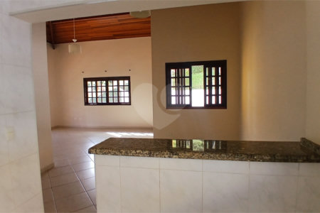 Casa em condomínio para alugar com 3 quartos, sendo 1 suíte, em Vila Petrópolis, Atibaia, SP