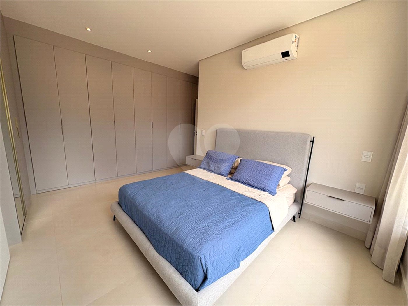 Casa à venda com 3 suítes no condomínio Condomíno Helena Maria, Sorocaba - SP