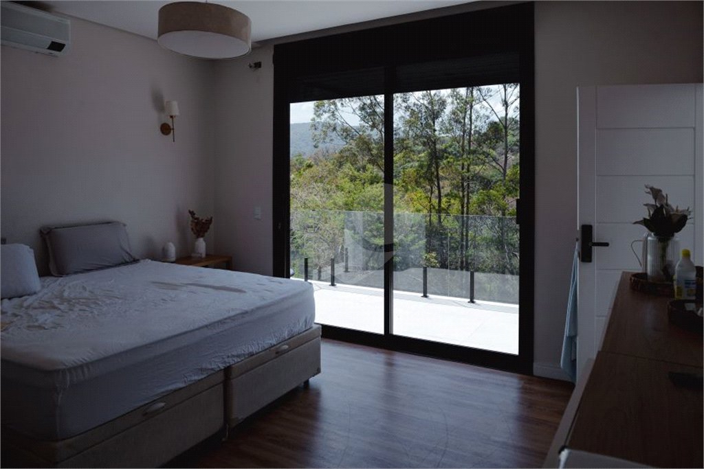 Casa à venda com 3 quartos, sendo 2 suítes, no condomínio Morada do Sol, Mairiporã - SP