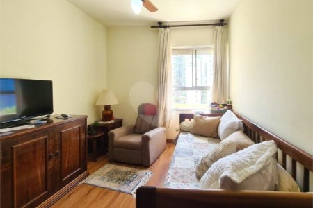 Apartamento à venda com 3 quartos, sendo 1 suíte, em Jardim das Acácias, São Paulo, SP