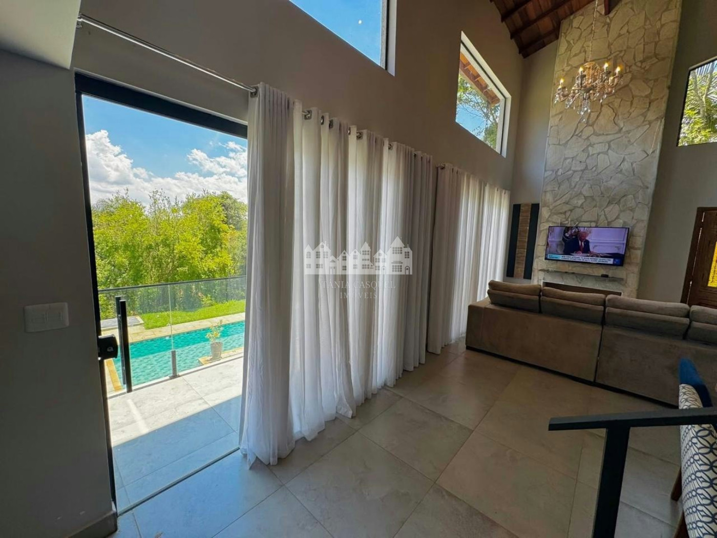 Casa à venda com 4 suítes no condomínio Portal Ouro Verde, Atibaia - SP