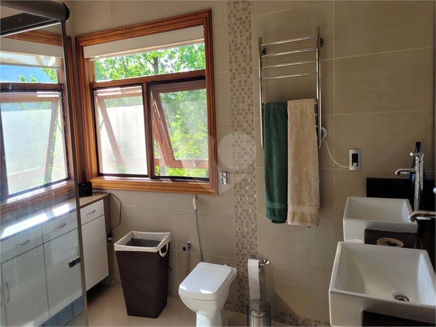 Casa à venda com 4 quartos, sendo 2 suítes, no condomínio Alpes da Cantareira, Mairiporã - SP