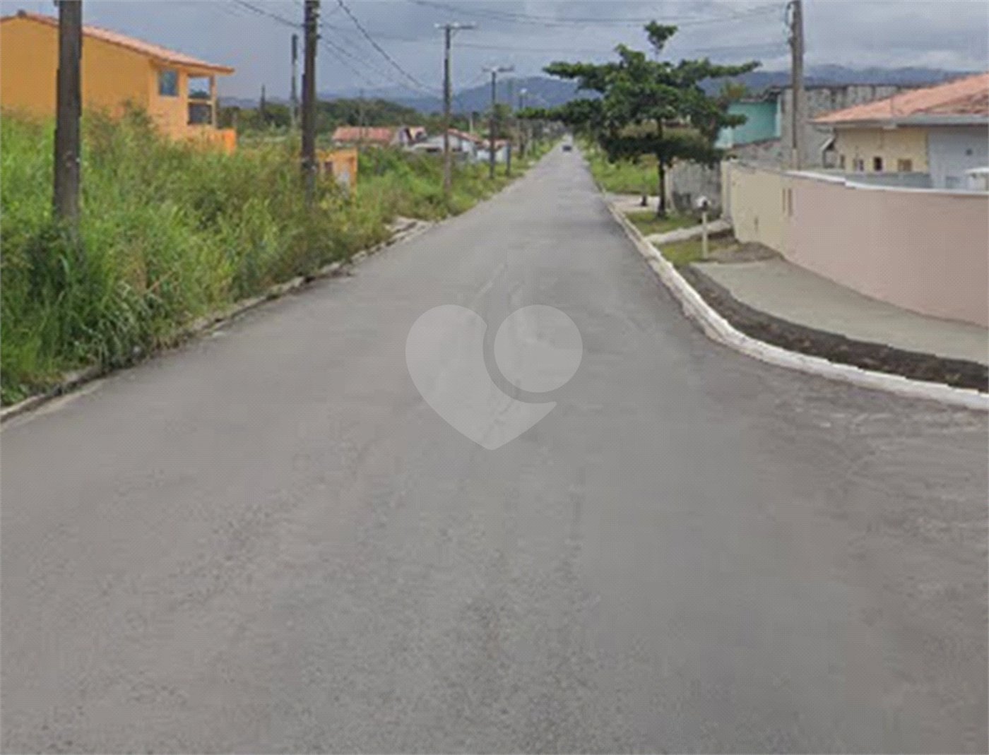 Sobrado para venda em Peruíbe.