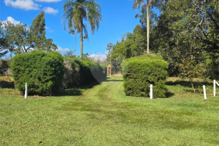 Chácara à venda com 4 quartos, sendo 1 suíte, em Cercadinho, Alambari, SP
