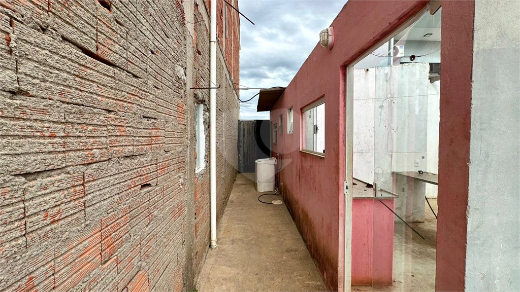 Sobrado a venda com 3 dormitorios sendo 1 suite com closet e varanda no bairro Arcoville