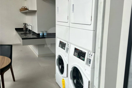 Apartamento à venda com 1 quarto em Vila Cordeiro, São Paulo, SP