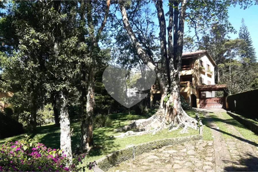 Casa à venda com 3 quartos, sendo 1 suíte, no condomínio Jardim da Monntanha II, Mairiporã - SP