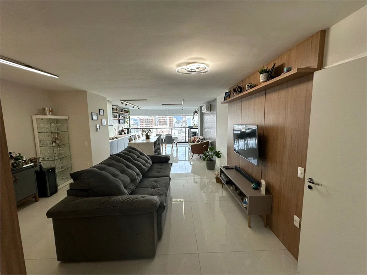 Apartamento à venda com 3 suítes em Vila Romana, São Paulo, SP