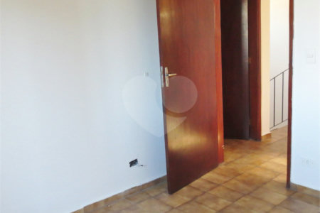 Casa à venda com 4 quartos, sendo 1 suíte, em Vila Santo Estéfano, São Paulo, SP