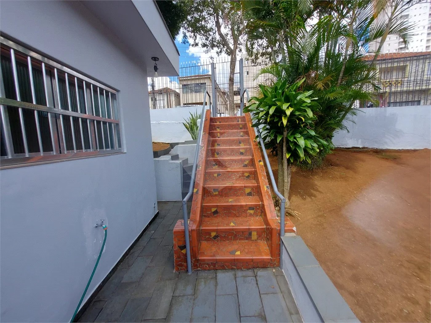 CASA TÉRREA À VENDA NA MOOCA - COM PORTEIRA FECHADA.