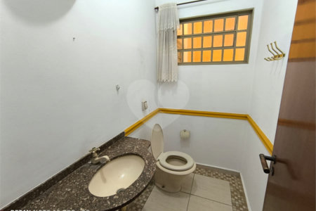 Casa á venda na Avenida Pau Brasil.
