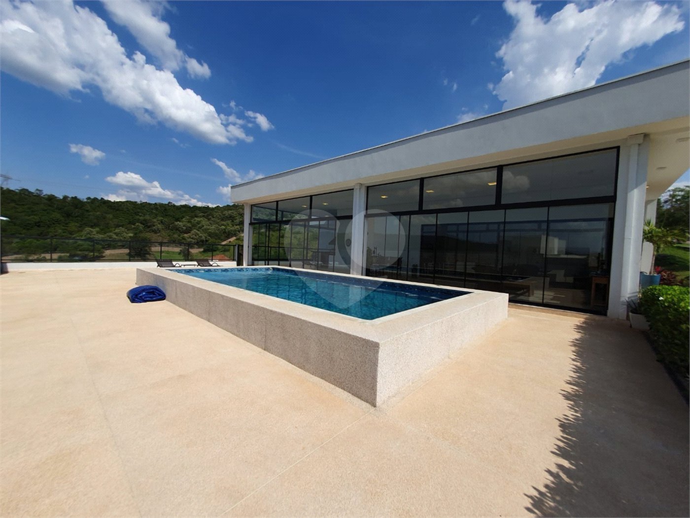Casa à venda com 6 quartos, sendo 5 suítes, no condomínio Jardim Primavera, Louveira - SP