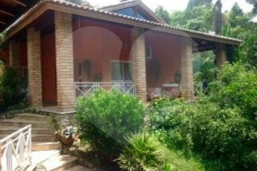 Sobrado à venda com 4 quartos, sendo 2 suítes, em Alpes da Cantareira, Mairiporã, SP