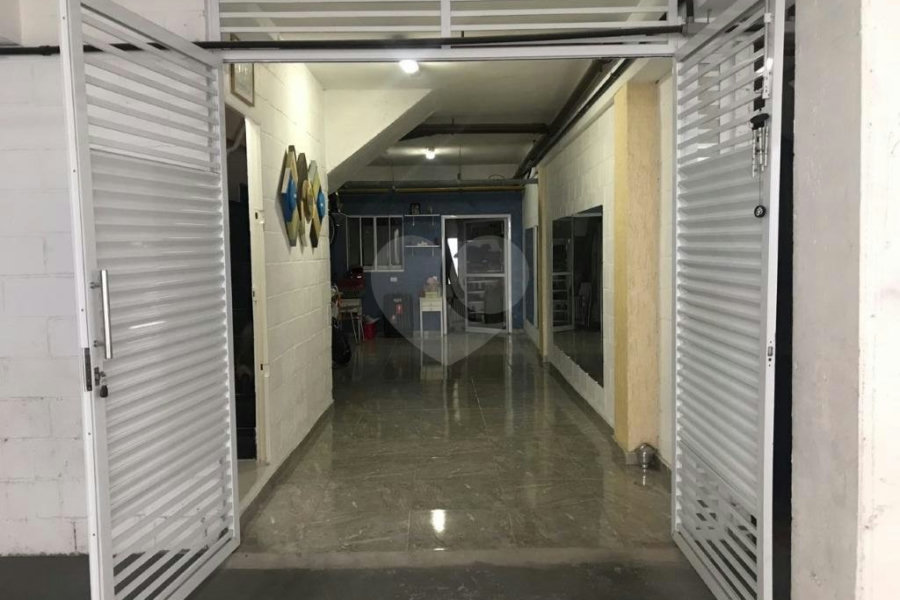 Casa à venda com 2 quartos, sendo 1 suíte, no condomínio Res Santa Inês, São Paulo - SP