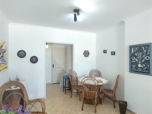 Apartamento à venda com 2 quartos, sendo 1 suíte,  em Campo Aviação, Praia Grande, SP