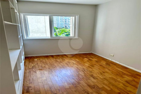 Apartamento à venda com 3 quartos, sendo 1 suíte, em Itaim Bibi, São Paulo, SP