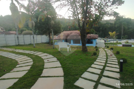 Casa à venda com 3 quartos, sendo 1 suíte, no condomínio Alpes Douro, Bom Jesus dos Perdões - SP