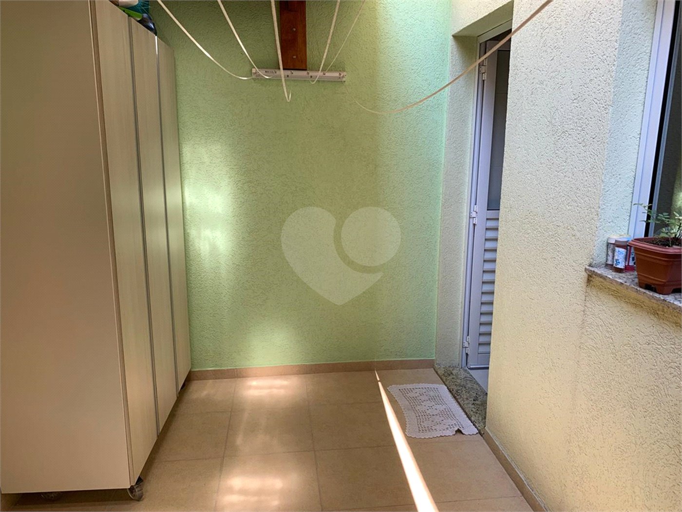 Sobrado à venda com 3 quartos, sendo 1 suíte,  em Vila Gumercindo, São Paulo, SP