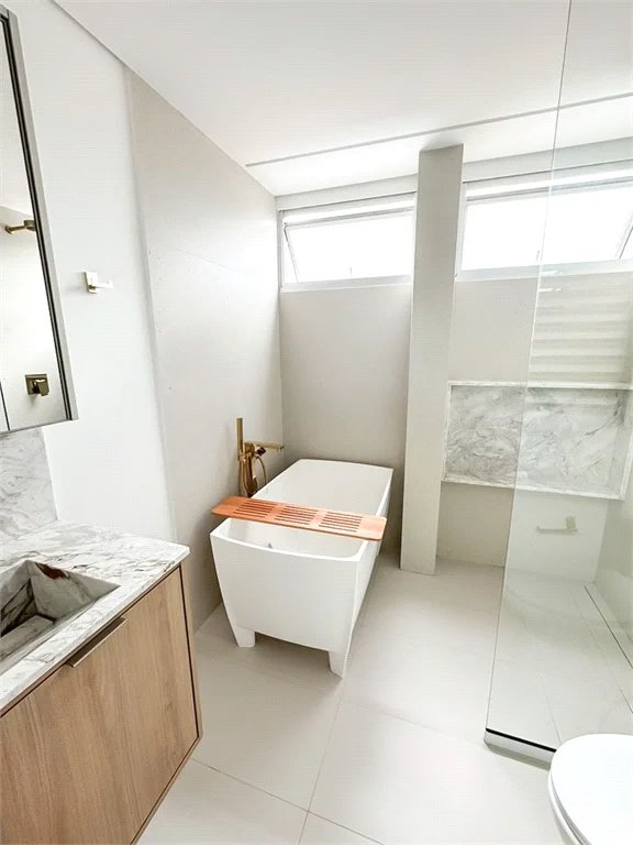 Apartamento à venda com 4 suítes em Vila Cordeiro, São Paulo, SP