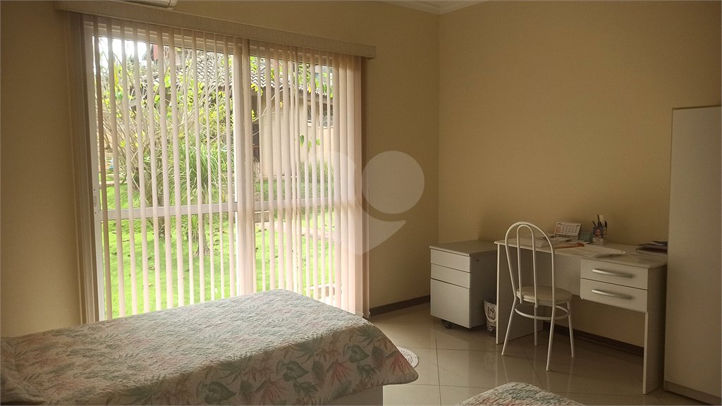 Casa à venda com 3 quartos, sendo 1 suíte, no condomínio Serra da Estrela, Atibaia - SP