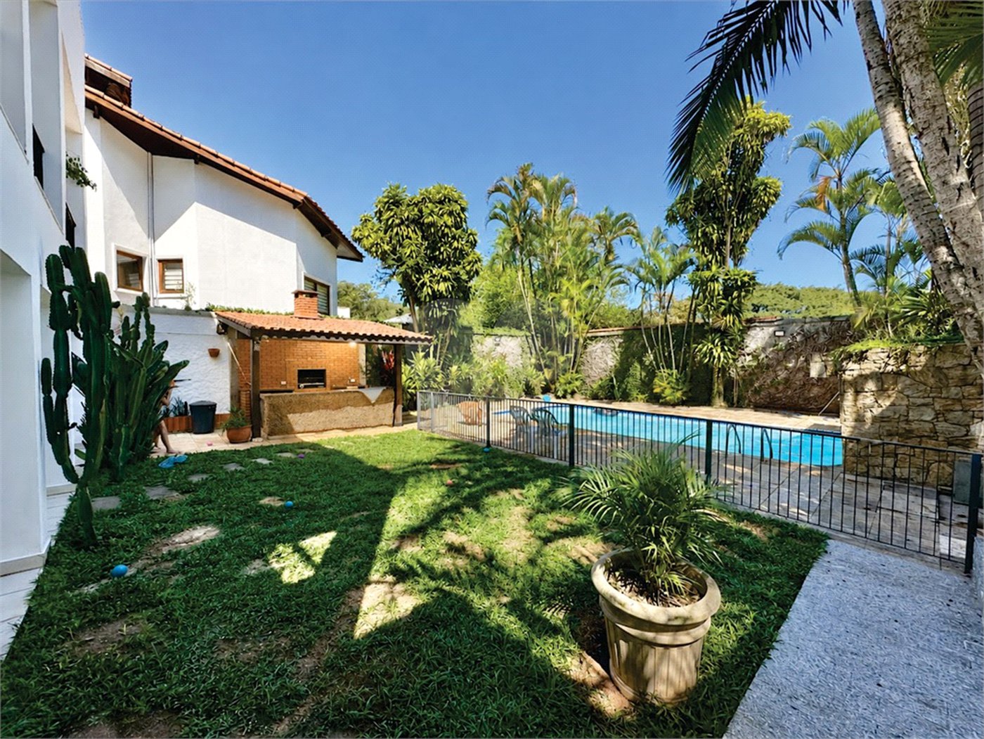 Casa à venda com 5 quartos, sendo 4 suítes, em Parque dos Príncipes, São Paulo, SP