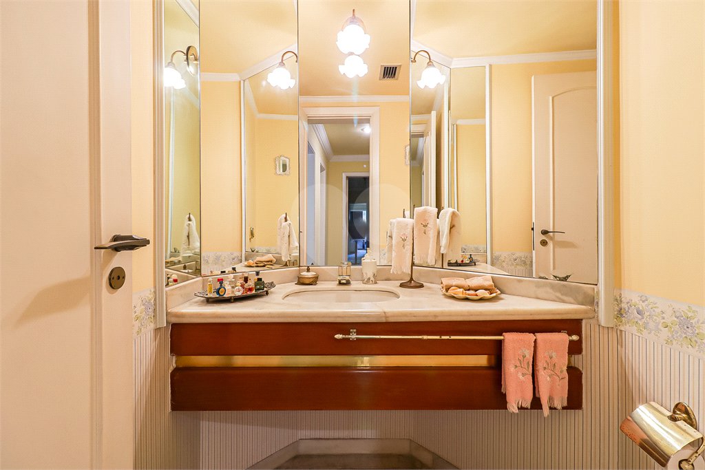 Apartamento à venda ou para alugar com 4 suítes em Jardim Vitória Régia, São Paulo, SP