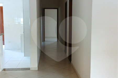 Casa em condomínio para alugar com 3 quartos, sendo 1 suíte, em Vila Petrópolis, Atibaia, SP