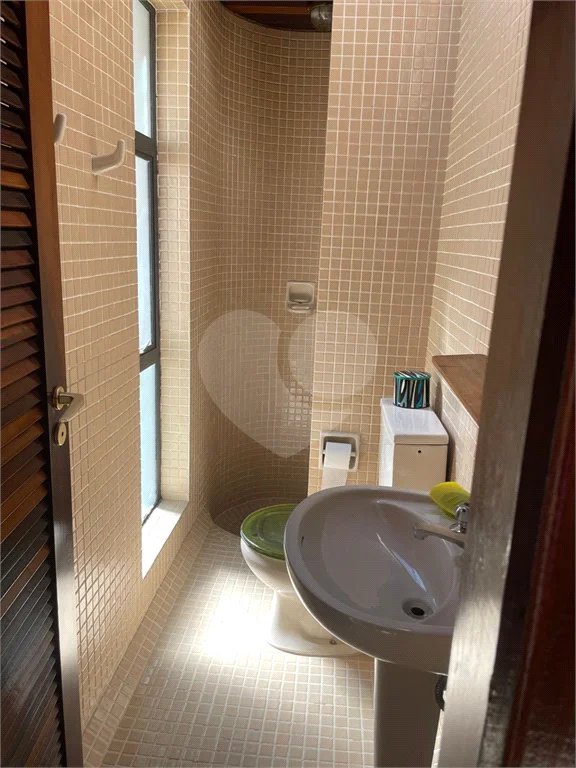 Casa à venda, 742 m², com piscina, 5 suítes, em Embu das Artes