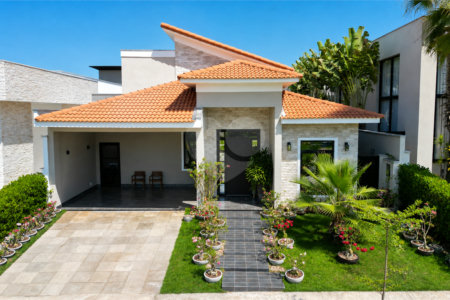 Casa à venda com 3 suítes no condomínio Florais da Mata, Várzea Grande - MT