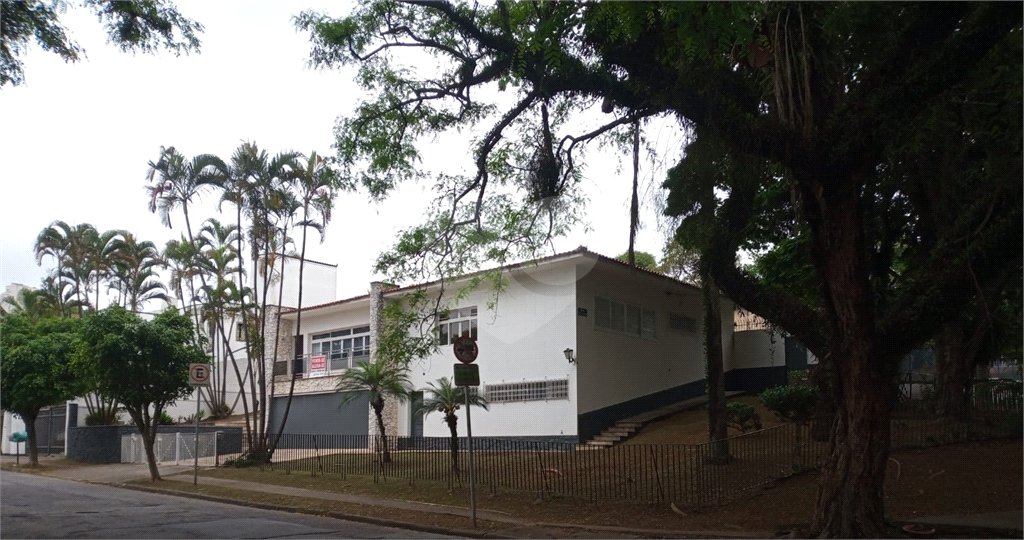 Casa Térrea à venda ou para alugar com 3 quartos, sendo 1 suíte, em Caxingui, São Paulo, SP