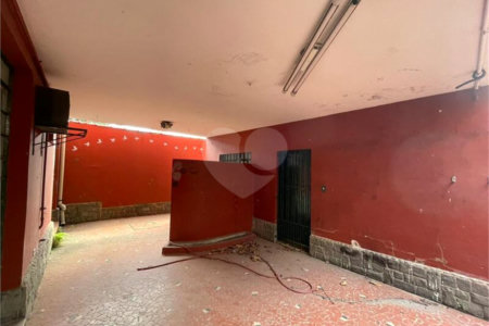 Sobrado à venda com 4 quartos, sendo 1 suíte, em Vila Congonhas, São Paulo, SP