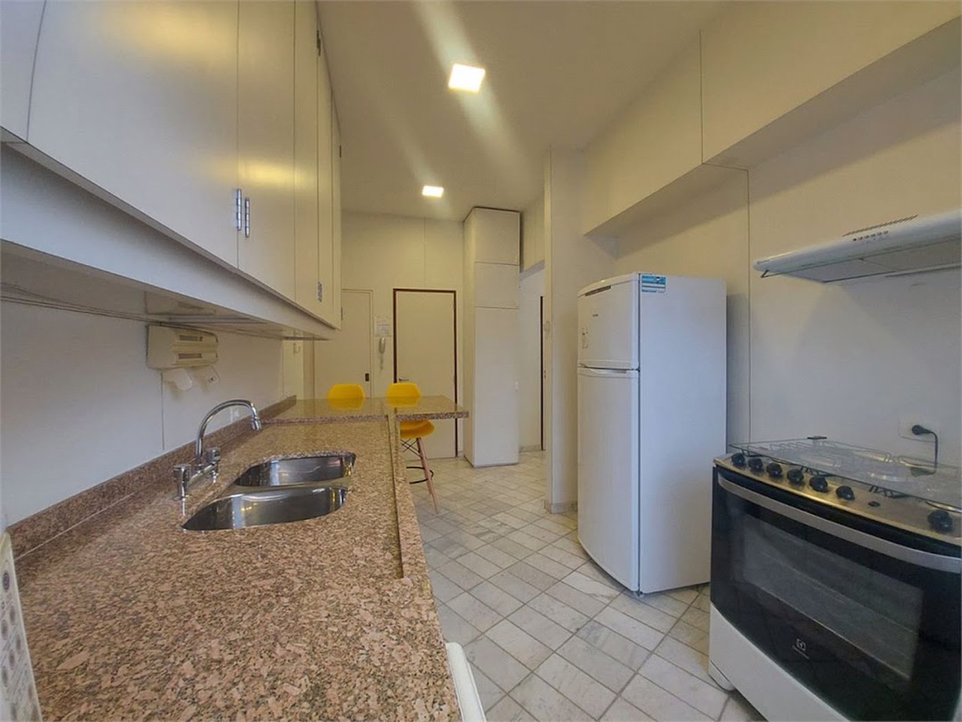Apartamento com 4 dormitórios à venda, 120 m² por R$ 700.000,00 - Pitangueiras - Guarujá/SP