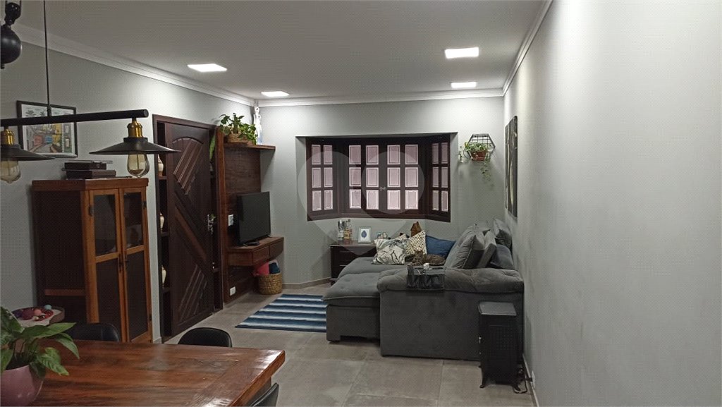 Sobrado à venda com 3 quartos, sendo 1 suíte, em Parque São George, Cotia, SP